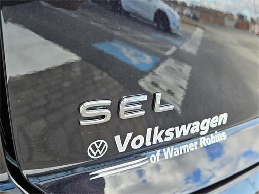 2025 Volkswagen Atlas Cross Sport 2.0T SEL Premium R-Line