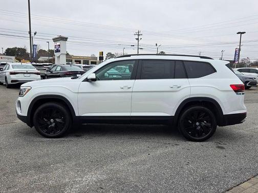 Opal White Pearl 2026 Volkswagen Atlas 2.0T SE W/TECHNOLOGY