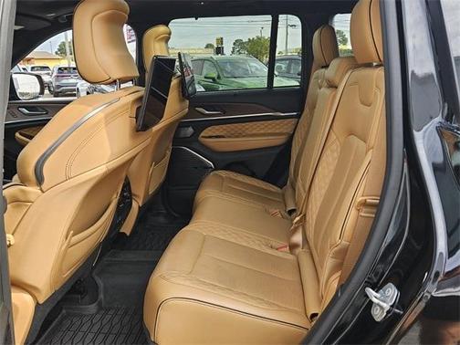 2023 Jeep Grand Cherokee Summit