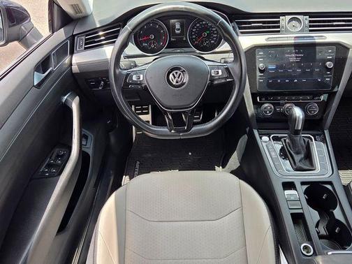 Deep Black Pearl Effect 2020 Volkswagen Arteon 2.0T SE