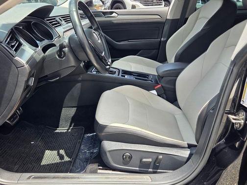 Deep Black Pearl Effect 2020 Volkswagen Arteon 2.0T SE