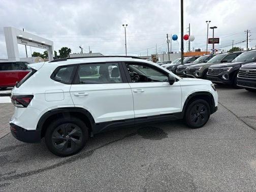Pure White 2025 Volkswagen Taos 1.5T S