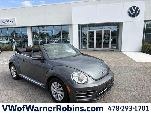 Platinum Gray Metallic w/ Black Top 2018 Volkswagen Beetle 2.0T S
