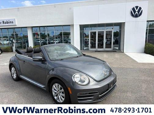 Platinum Gray Metallic w/ Black Top 2018 Volkswagen Beetle 2.0T S