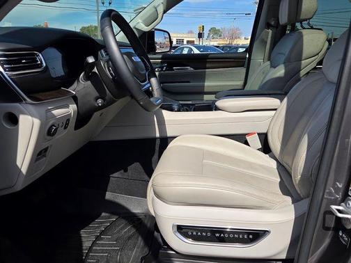 2023 Jeep Grand Wagoneer Base