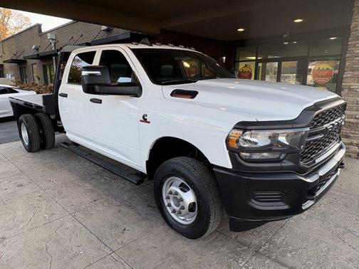 2023 RAM 3500 Tradesman Crew Cab 4x4 8' Box