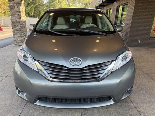 2011 Toyota Sienna XLE