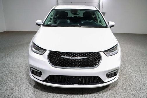 Bright White Clearcoat 2023 Chrysler Pacifica Touring L