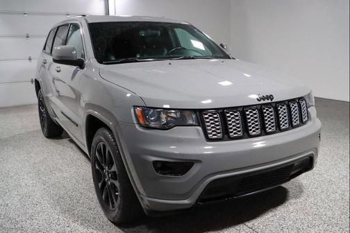 Sting-Gray Clearcoat 2022 Jeep Grand Cherokee Laredo