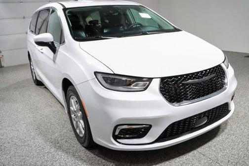 Bright White Clearcoat 2023 Chrysler Pacifica Touring L