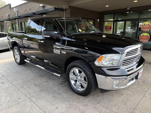 Brilliant Black Crystal Pearlcoat 2018 RAM 1500 Big Horn