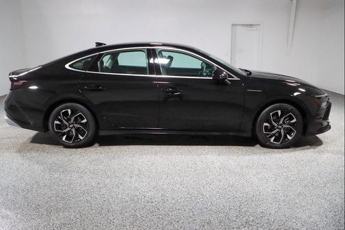 Onyx Black 2024 Hyundai SONATA SEL