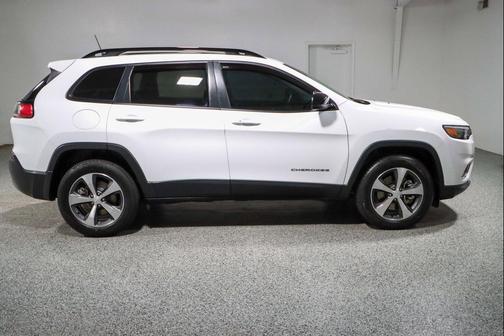 Bright White Clearcoat 2022 Jeep Cherokee Limited