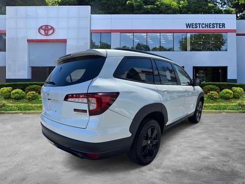 Lunar Silver Metallic 2022 Honda Pilot AWD TrailSport