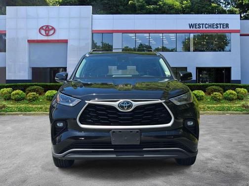 Midnight Black Metallic 2021 Toyota Highlander XLE