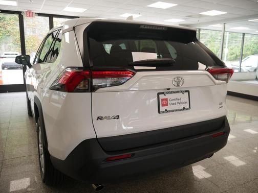 2024 Toyota RAV4 LE