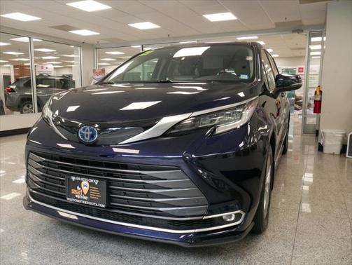2021 Toyota Sienna Limited 7-Passenger