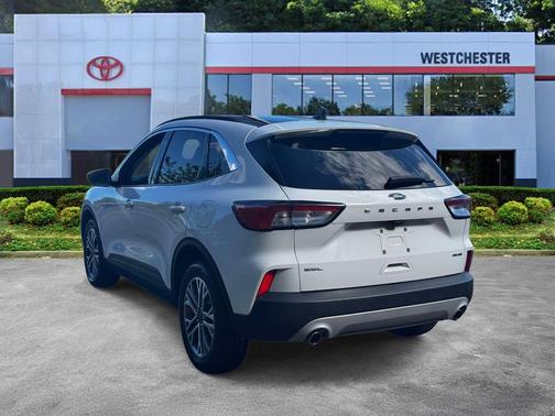 Oxford White 2022 Ford Escape SEL