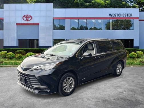 2021 Toyota Sienna LE