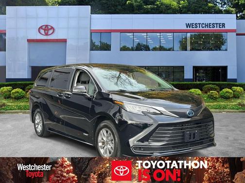 2021 Toyota Sienna LE