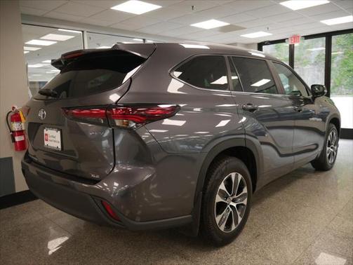 2025 Toyota Highlander Hybrid XLE
