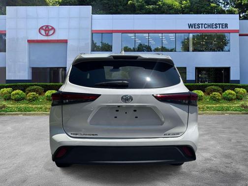Wind Chill Pearl 2023 Toyota Highlander XLE