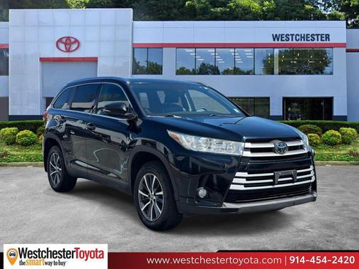 Midnight Black Metallic 2019 Toyota Highlander XLE