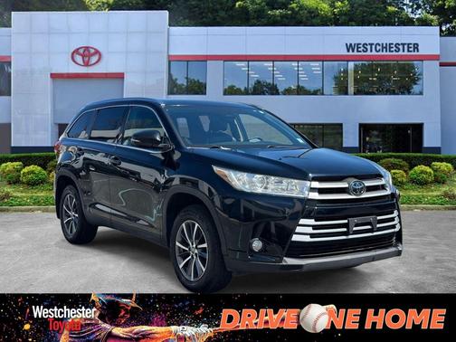 Midnight Black Metallic 2019 Toyota Highlander XLE