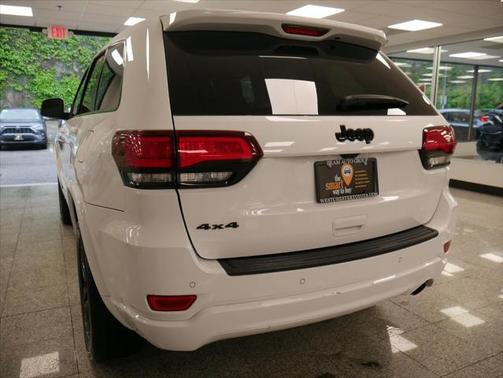 2022 Jeep Grand Cherokee Laredo