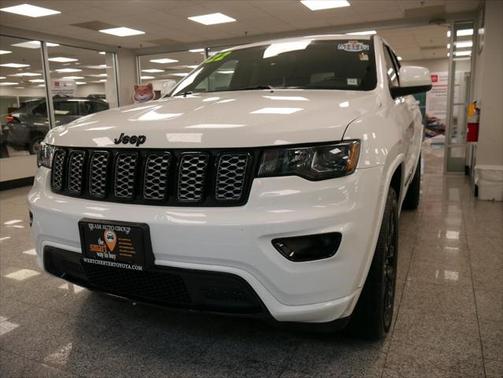 2022 Jeep Grand Cherokee Laredo