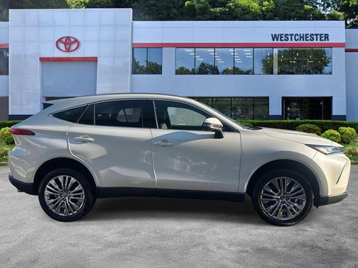 2022 Toyota Venza XLE