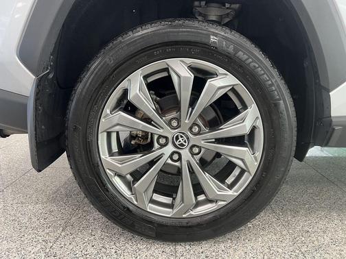 2022 Toyota RAV4 Hybrid XLE Premium