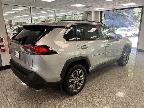 2022 Toyota RAV4 Hybrid XLE Premium