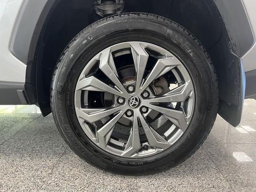 2022 Toyota RAV4 Hybrid XLE Premium