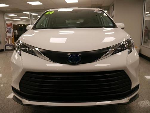2025 Toyota Sienna LE