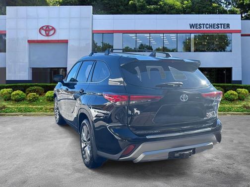 2021 Toyota Highlander Hybrid Platinum