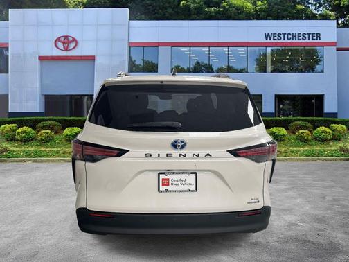 2021 Toyota Sienna XLE 8 Passenger