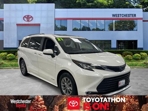 2021 Toyota Sienna XLE 8 Passenger