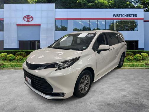 2021 Toyota Sienna XLE 8 Passenger