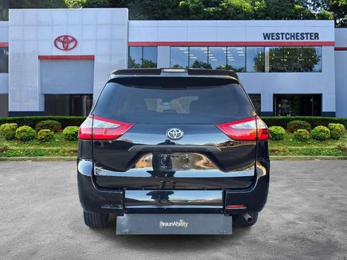 2020 Toyota Sienna SE