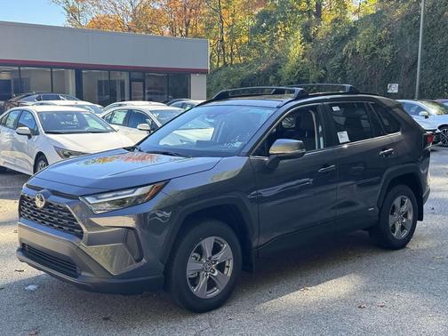 2025 Toyota RAV4 Hybrid XLE