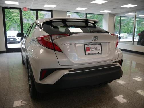 2022 Toyota C-HR XLE