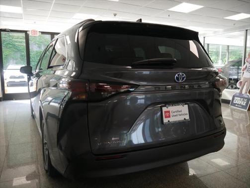 2025 Toyota Sienna LE