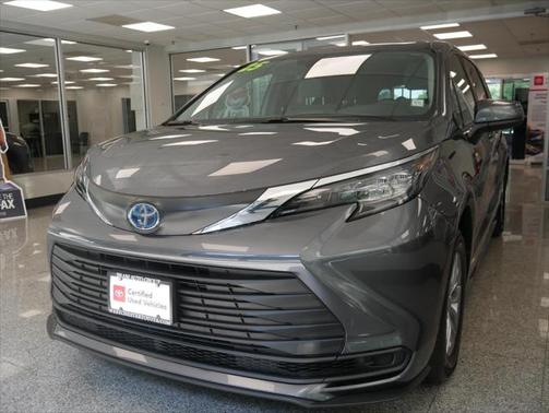 2025 Toyota Sienna LE