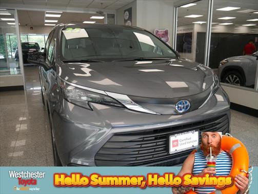 2025 Toyota Sienna LE
