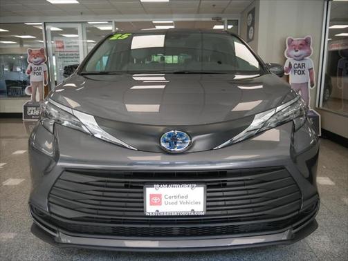 2025 Toyota Sienna LE
