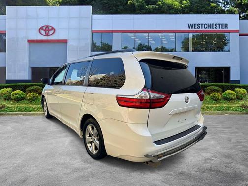 2016 Toyota Sienna LE