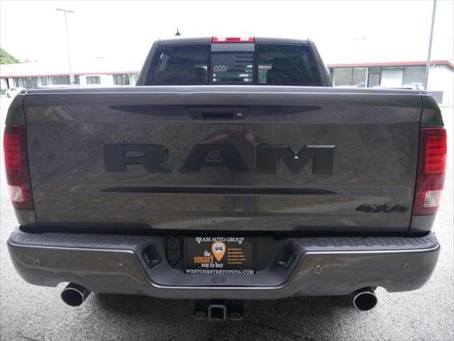 2017 RAM 1500 Night Crew Cab 4x4 5'7' Box