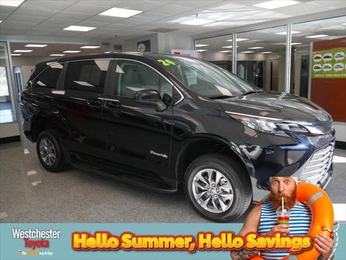 2025 Toyota Sienna LE