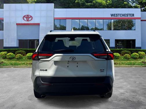 Ice Cap 2025 Toyota RAV4 XLE